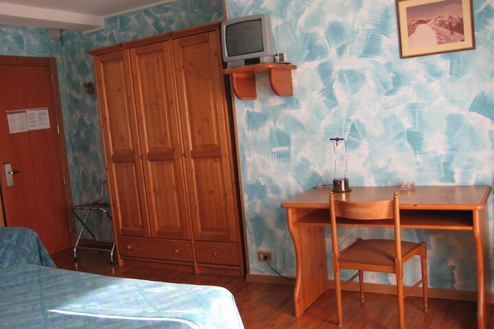 Room 4 of 35