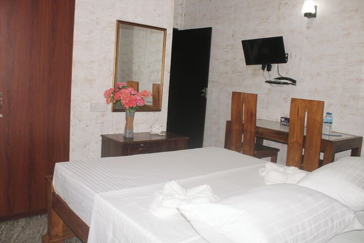Room 8 of 25