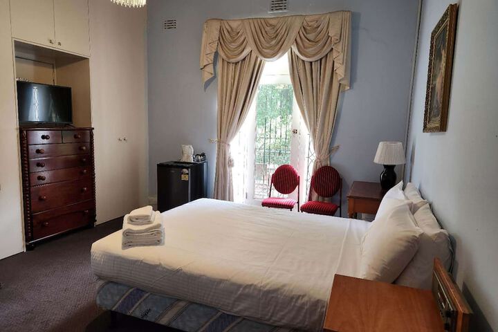 Room 9 of 30