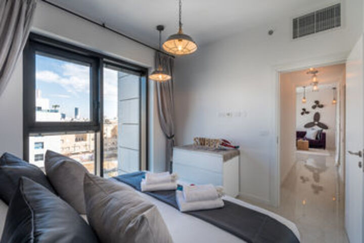 Room 45 of 153