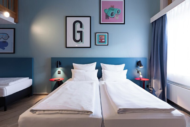 Room 4 of 38