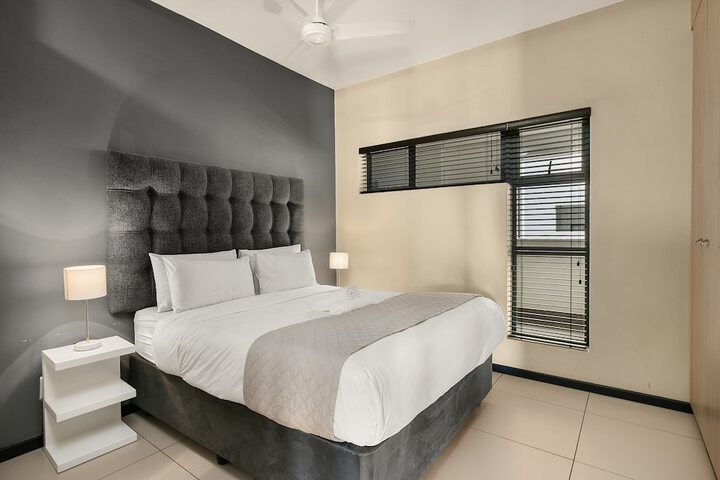 Room 21 of 215