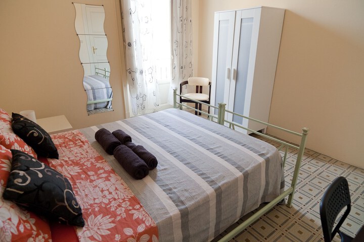 Room 26 of 28