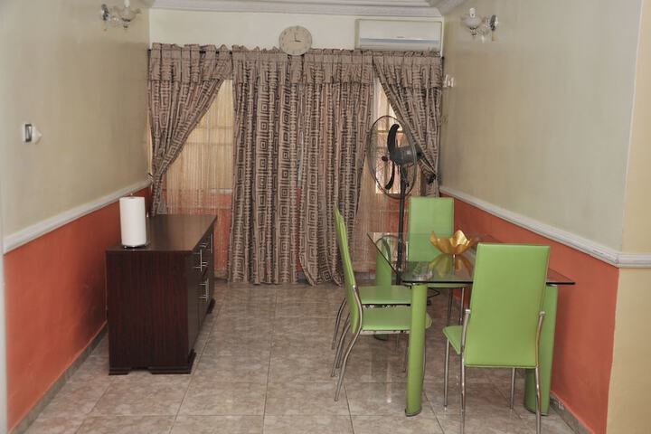 Room 5 of 10