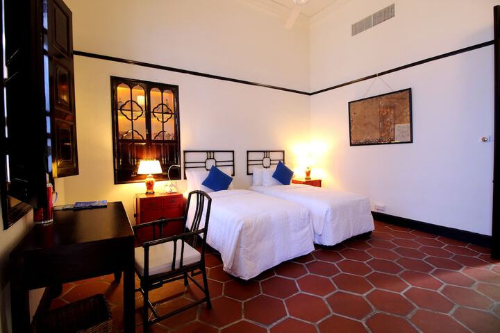 Room 14 of 151