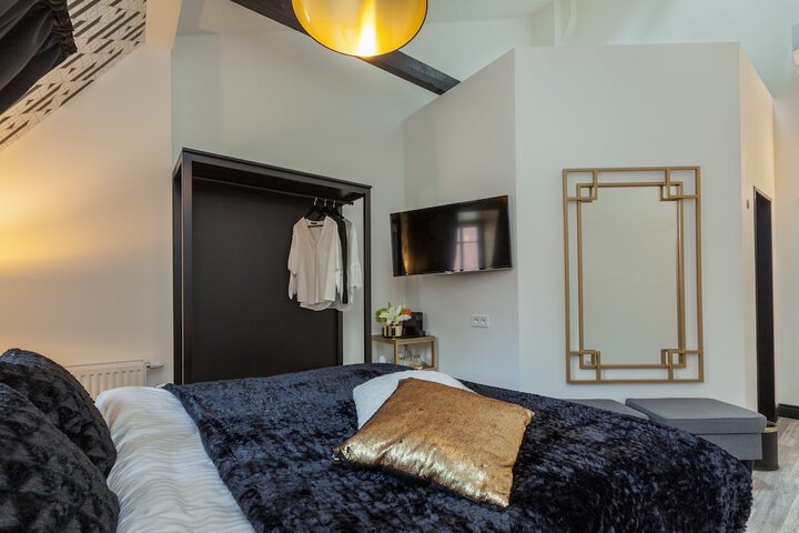 Room 35 of 61