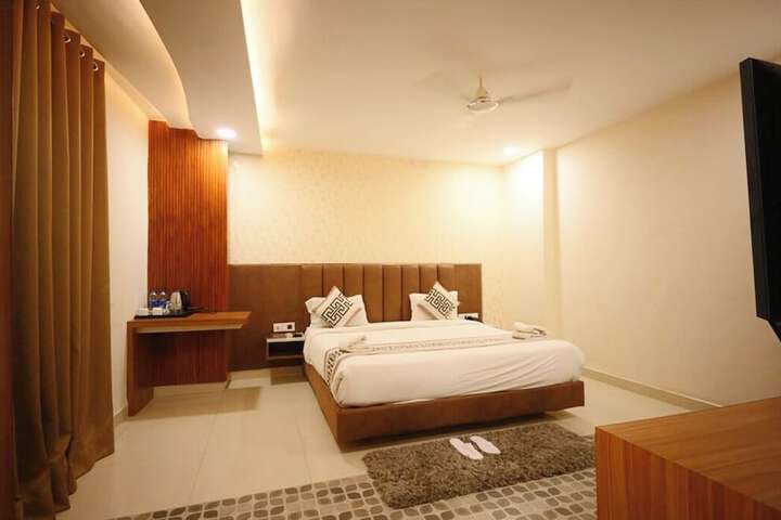 Premium Hotel S-A-N-T-O-O-R Varanasi