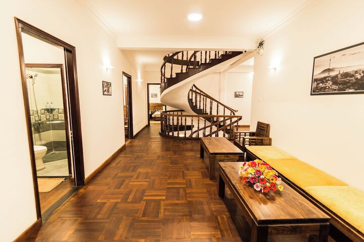 Ballroom/Hall 56 of 82