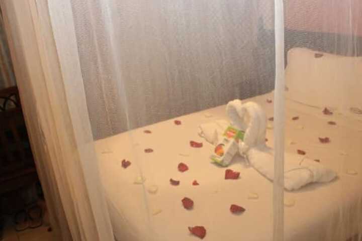Room 6 of 9