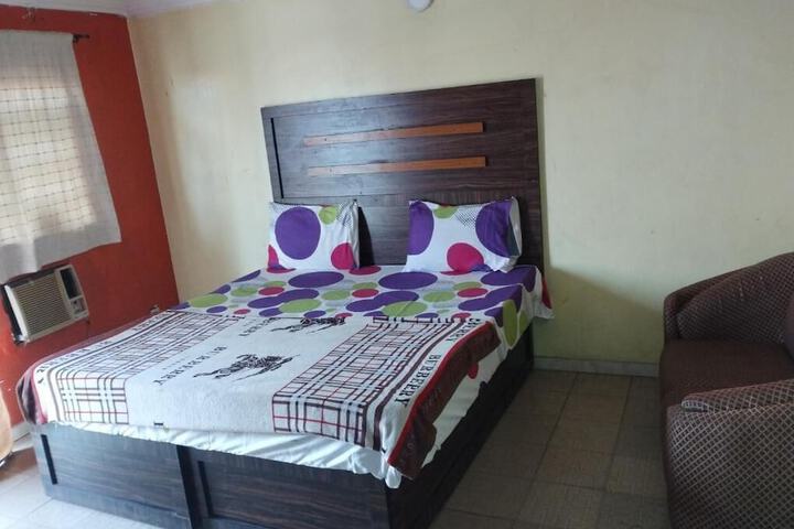 Room 8 of 27