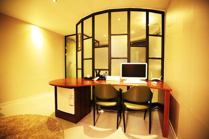 Room 18 of 32