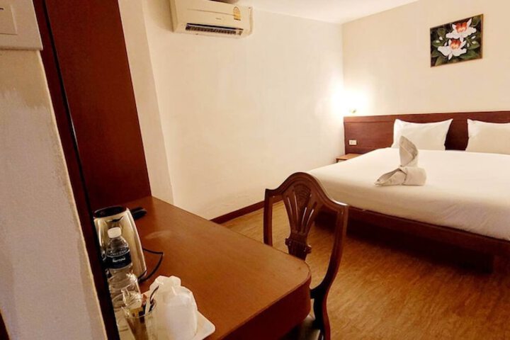 Room 13 of 20