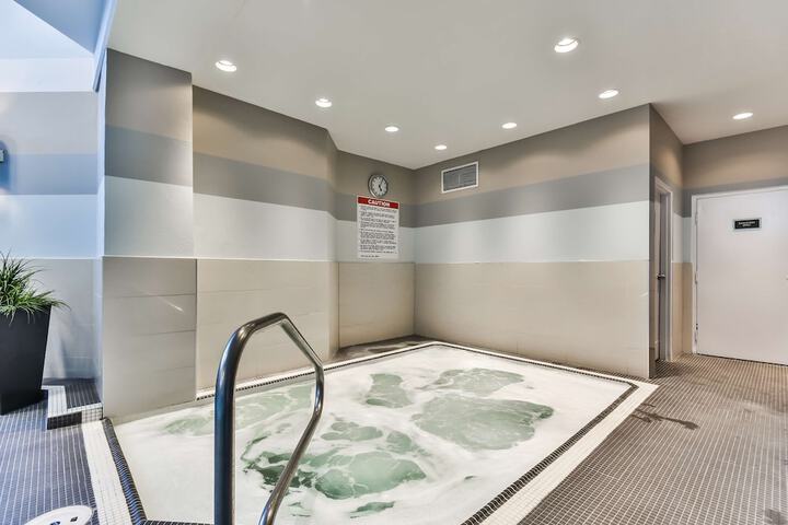 Hotel Pool