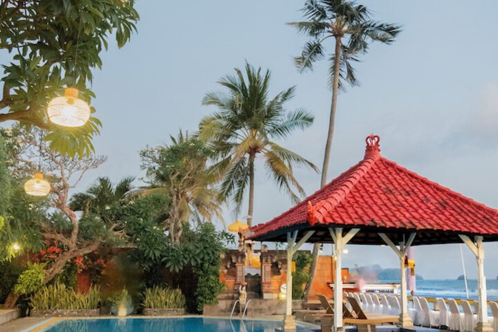 Hotel with Pool