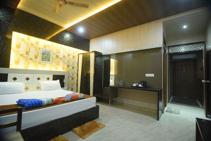 Room 9 of 28