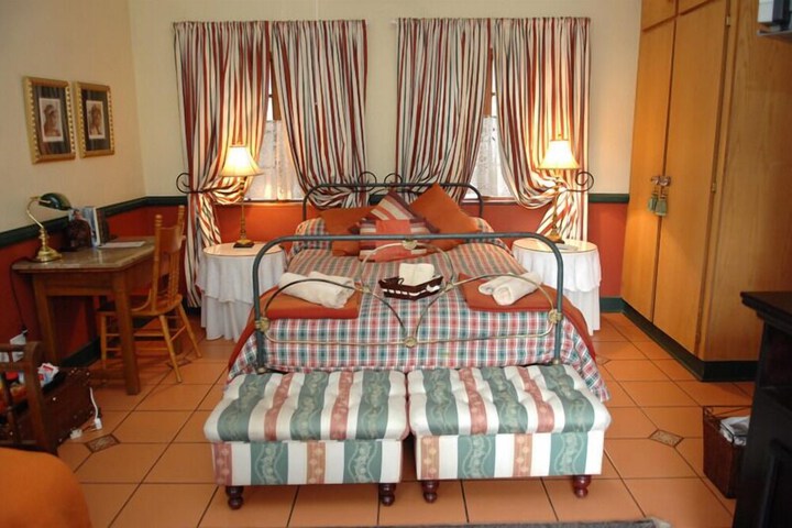 Room 3 of 12