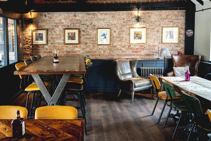 Lounge 77 of 101