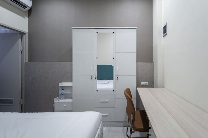 Room 7 of 16