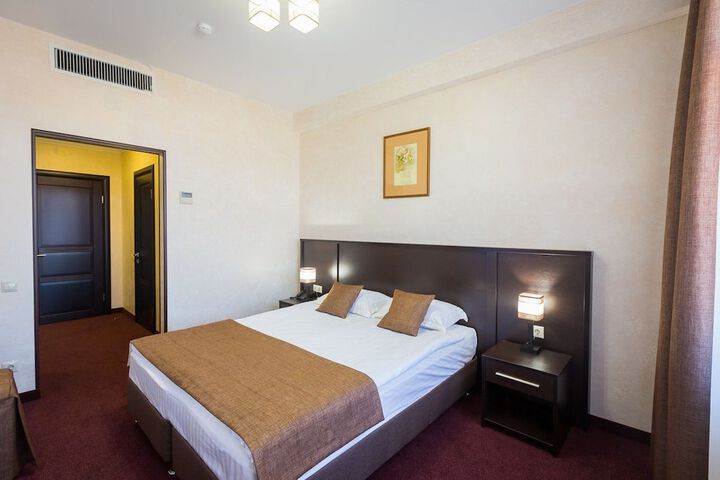 Room 10 of 85