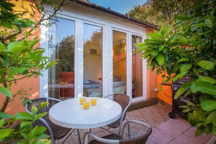 Terrace/Patio 7 of 16
