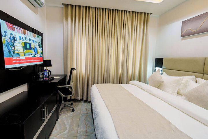Room 21 of 87