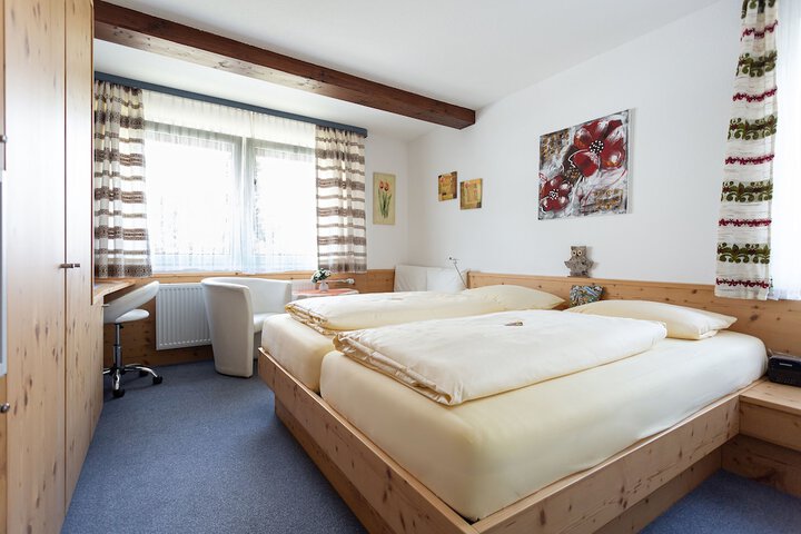 Room 6 of 42