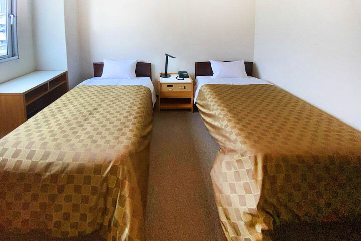Room 10 of 16