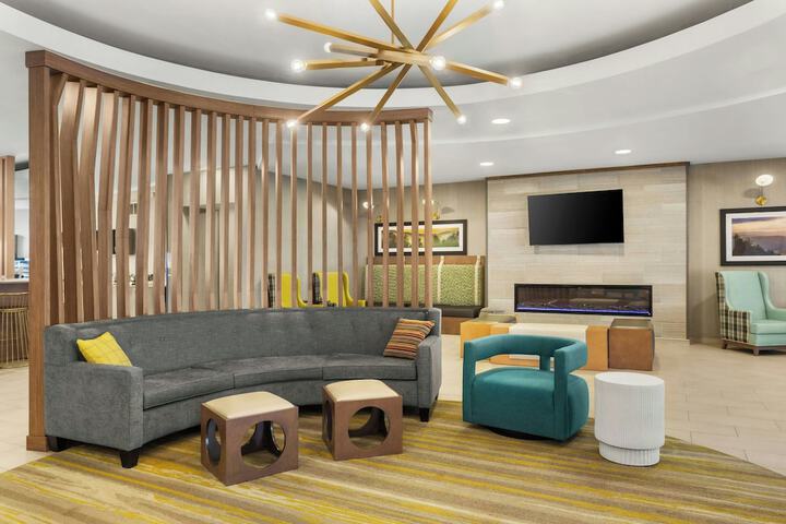 Hotel Interior 4 of 21