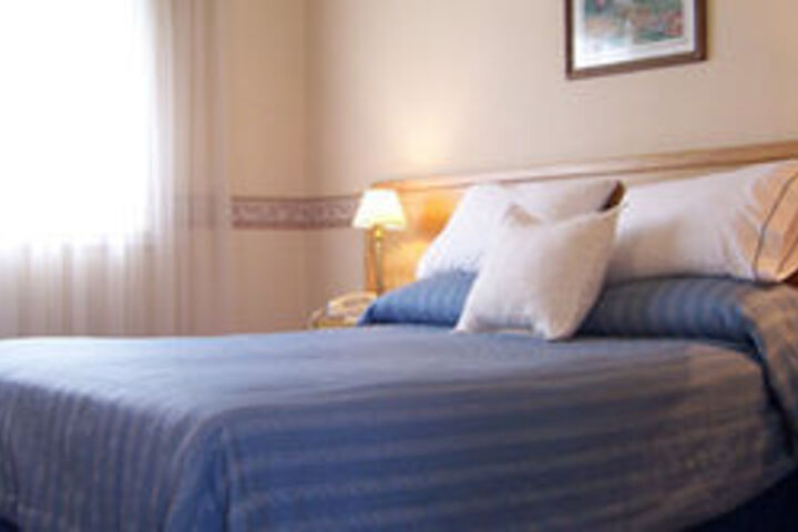 Room 9 of 16