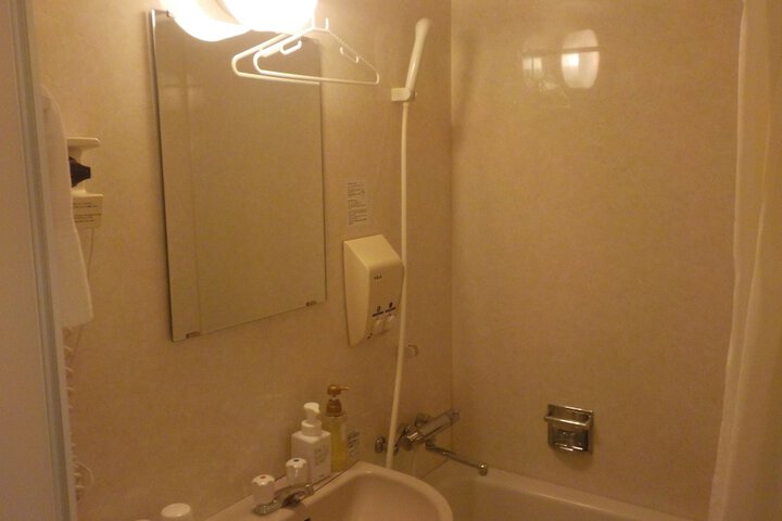 Room 15 of 38