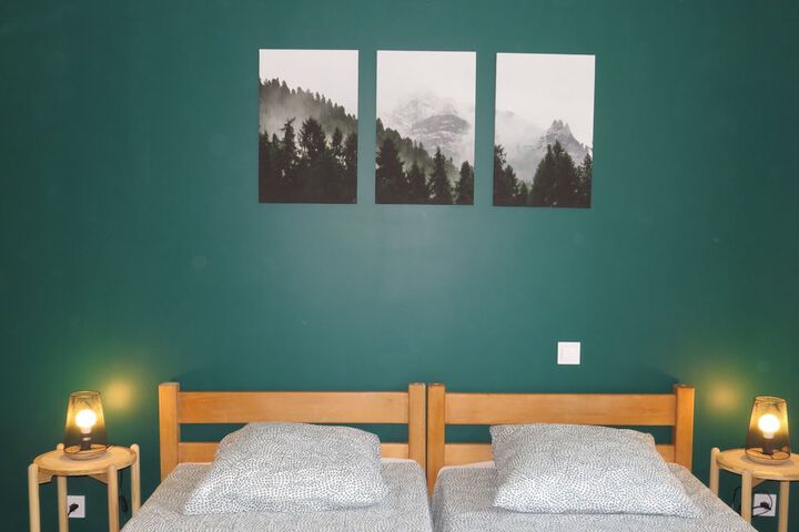 Room 17 of 28