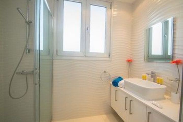 Room 4 of 63