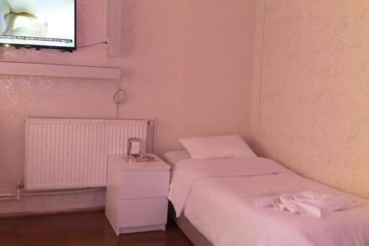 Room 3 of 25