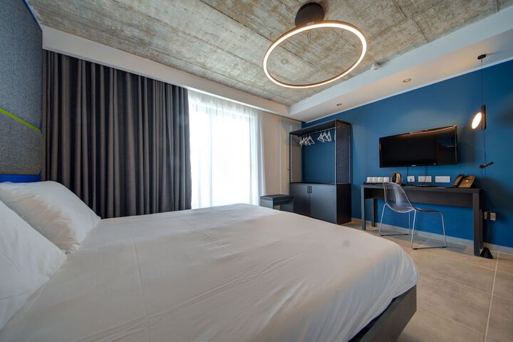 Room 7 of 62