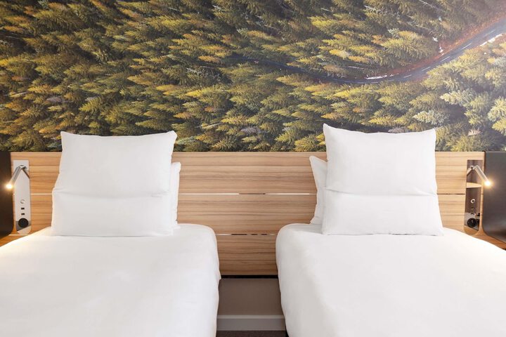 Room 8 of 31