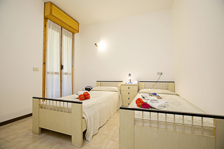 Room 4 of 15