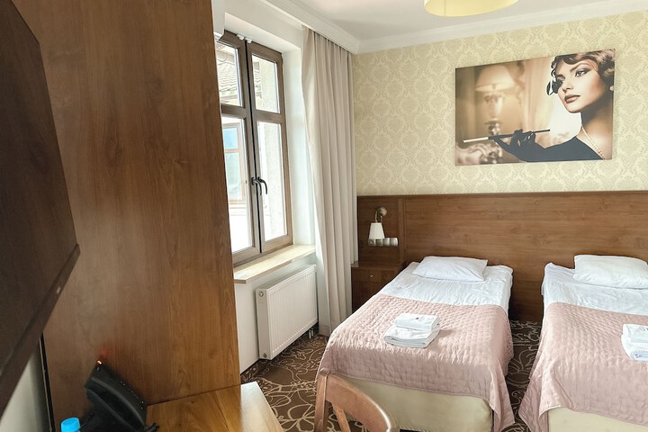 Room 30 of 60