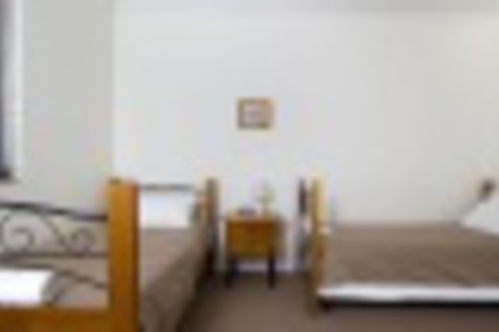 Room 28 of 276