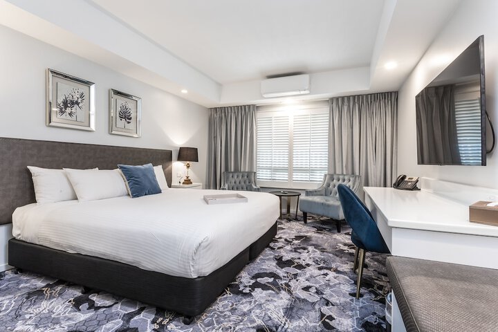 Room 10 of 24