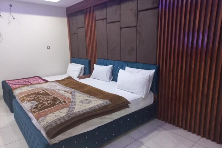 Room 10 of 14