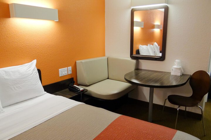 1 King Bed (6 of 10)