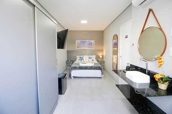 Room 20 of 185