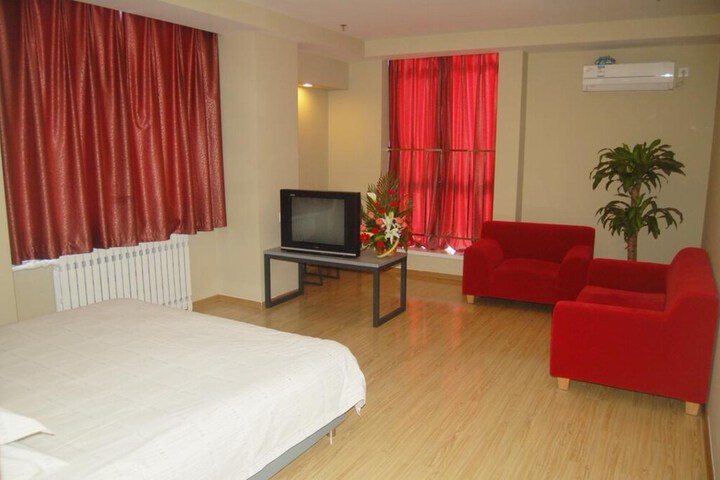 Room 6 of 25