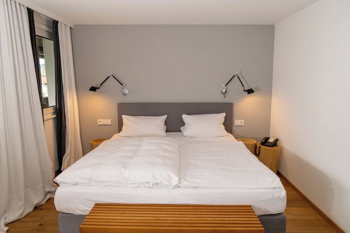 Room 68 of 395