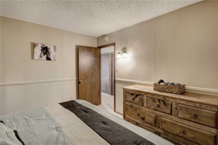 Room 28 of 33