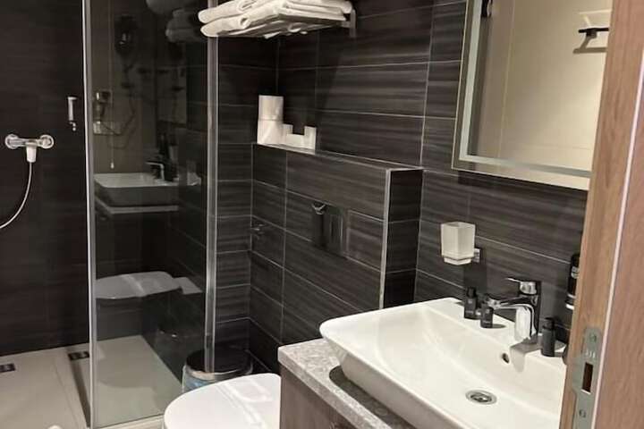 Room 17 of 24