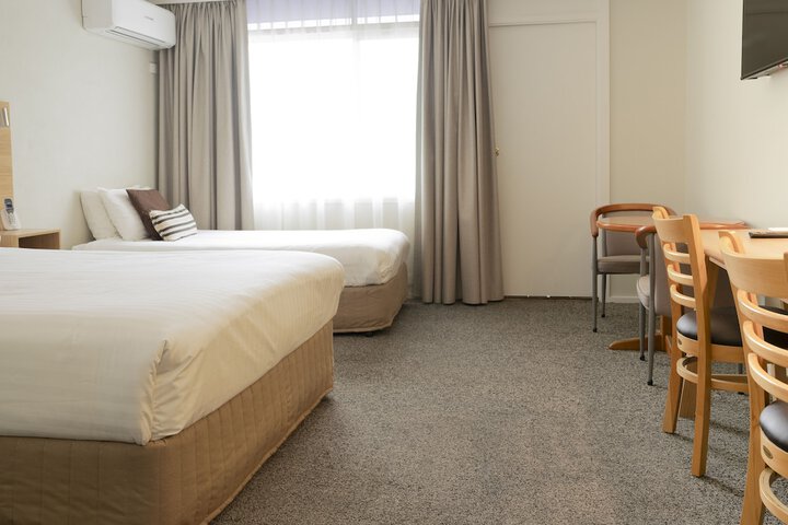 Room 4 of 15