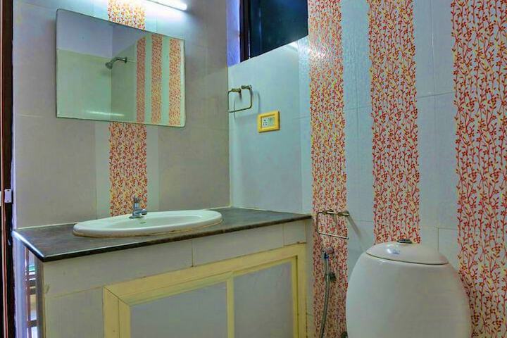 Room 33 of 62
