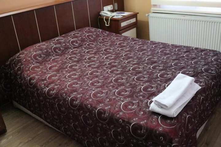 Room 6 of 16