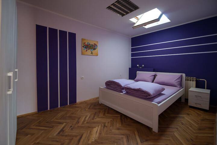 Room 9 of 21
